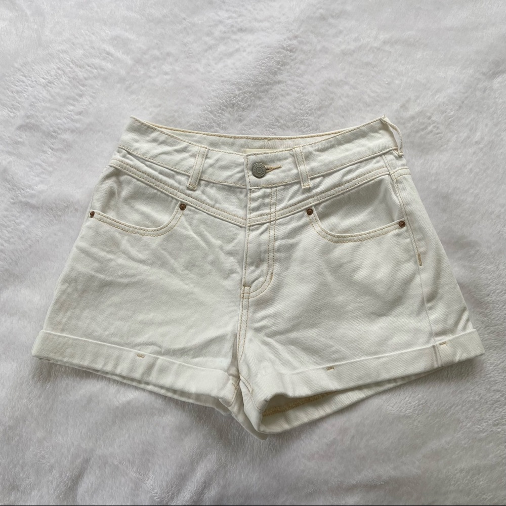 White pacsun mom shorts